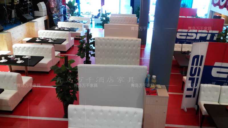  青島南京路 中聯(lián)廣場(chǎng)夜潮音樂(lè)餐廳